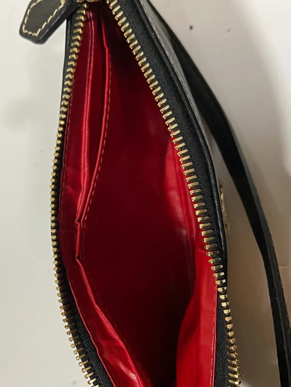 VINTAGE DOONEY & BOURKE Black Pebbled Leather Wristlet Duck Logo Red Lining